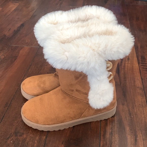 Girls UGG-LIKE boots (not Uggs) - Picture 2 of 7